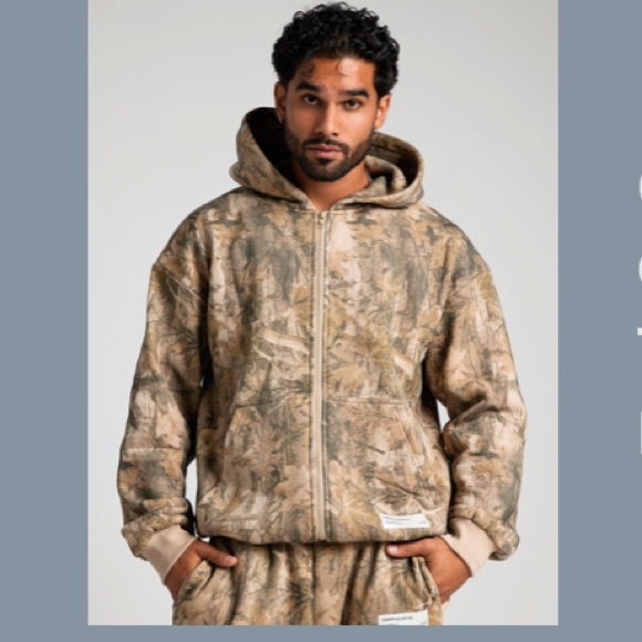 COMFRT Camouflage Sierra set zip up hoodie and pants - Picture 2 of 5